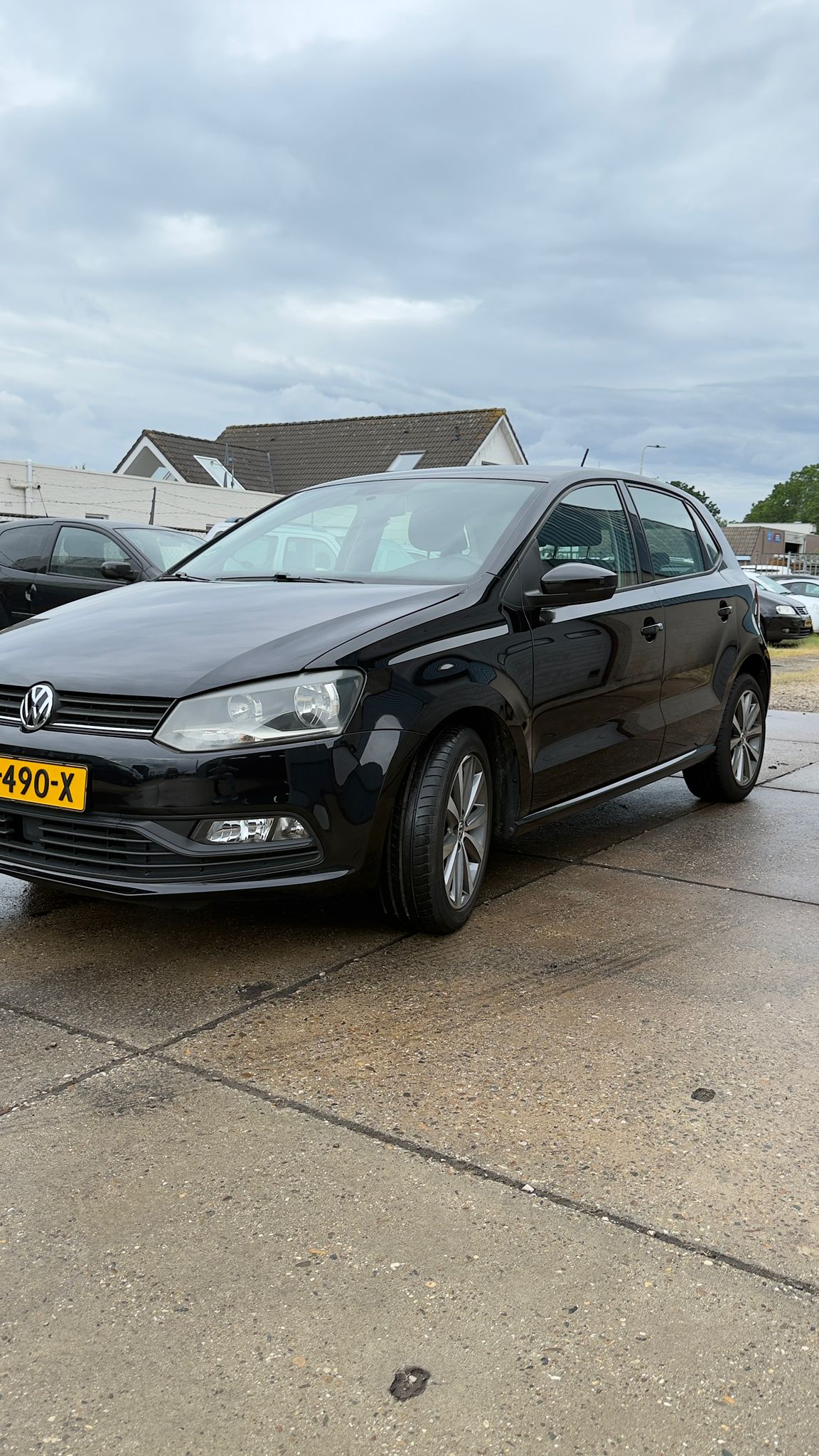Zwarte auto na exterieurdetail